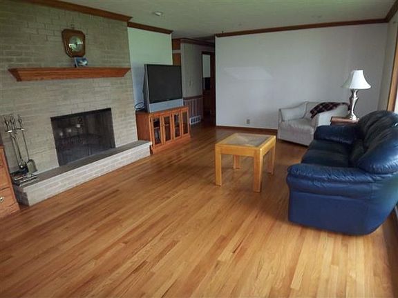 Family Room w/ Fire Place 