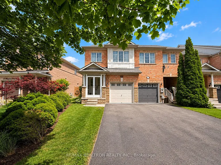 122 Benjamin Hood Cres — Photo 1