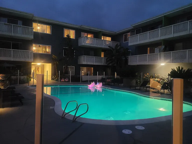 Tropic Sands Apartments — Photo 20