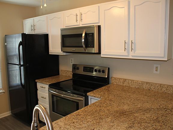 Kitchen Area with counter seating