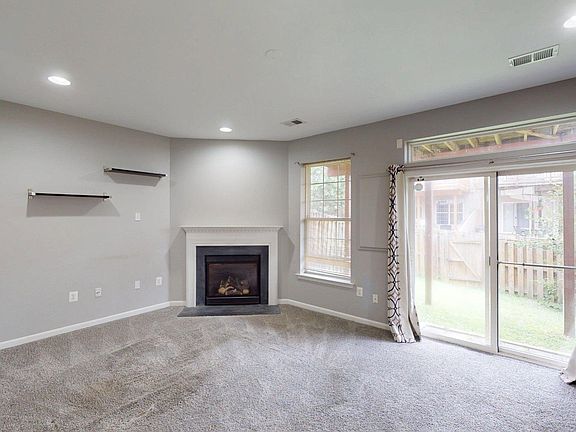 3rd image of 502 Legrace Ter NE