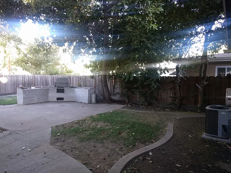 537 Auburn St — Photo 11