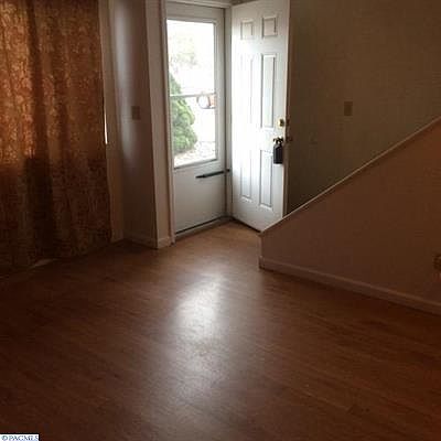 4th image of 144 Van Giesen St