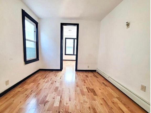 3rd image of 227 Duncan Ave #6D