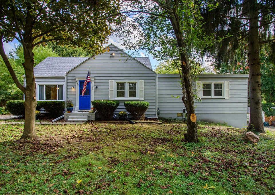 1st image of 460 Rose Dr