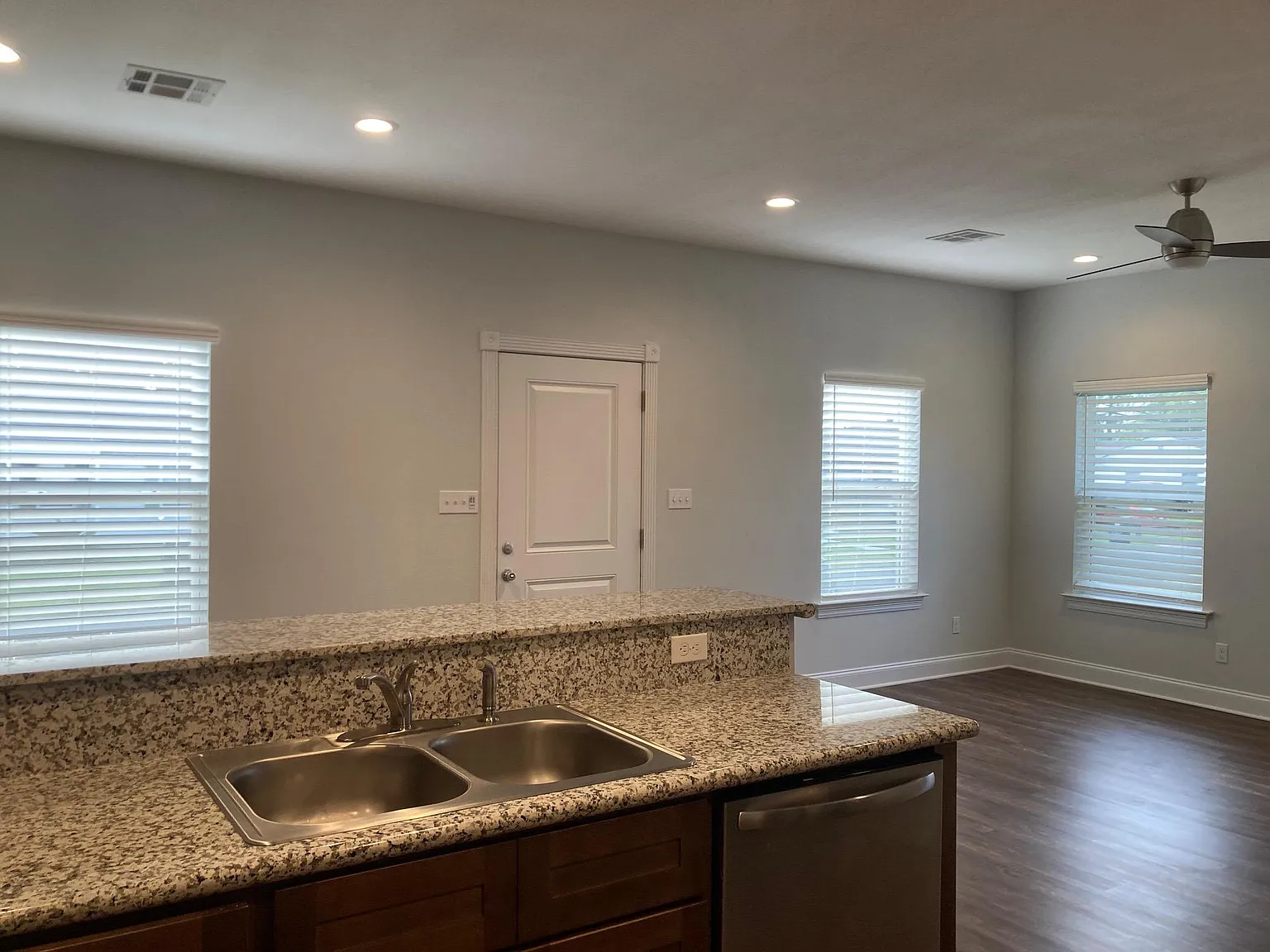 2 bed, 1100 sqft, $1,375 — Photo 2