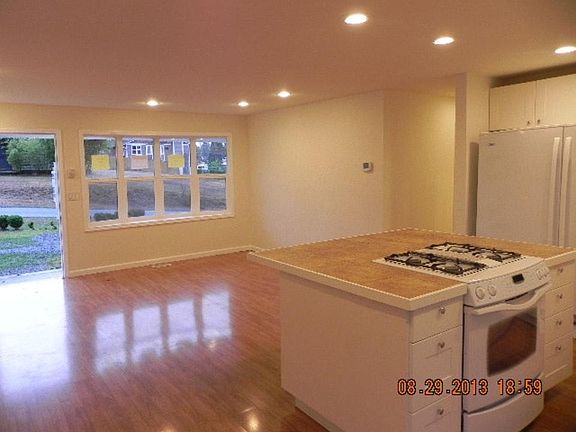 2nd image of 9522 Dekoven Dr SW