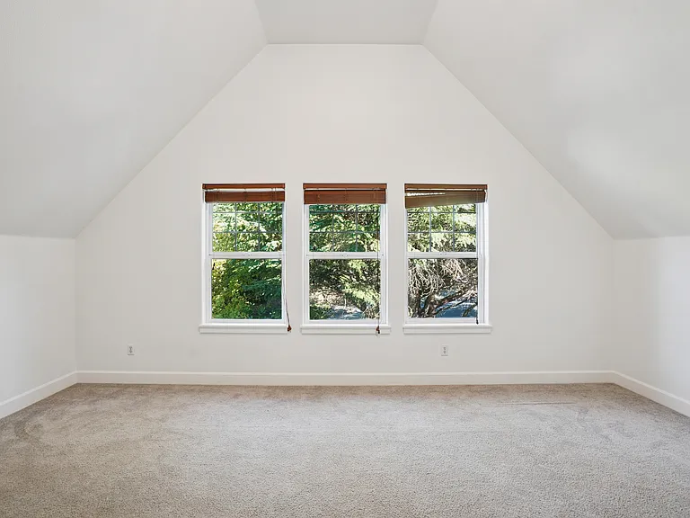 9926 NW Durrett St — Photo 12