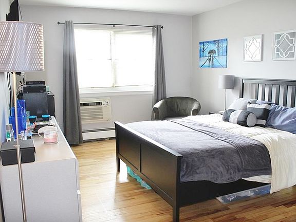 4th image of 154A N Broadway APT 1E