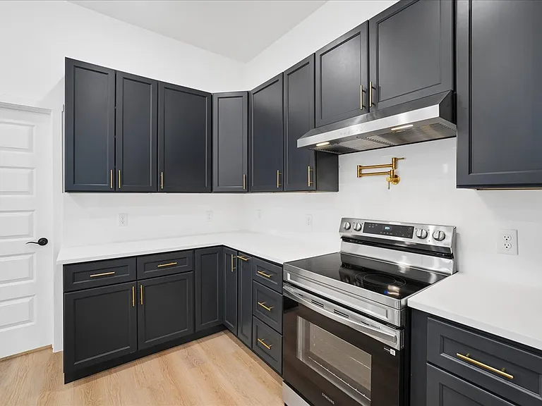 8924 Dunlap Dr — Photo 16