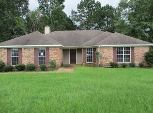 511 Golden Eagle Dr, Byram, MS 39272