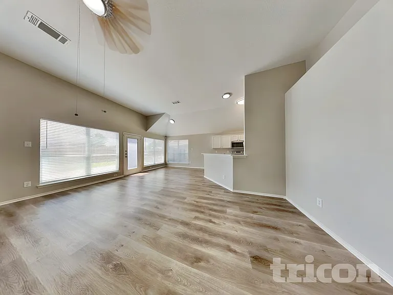 132 Tall Meadow St — Photo 2