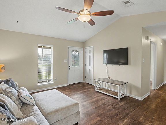 5th image of 6303 Oak Run Dr W
