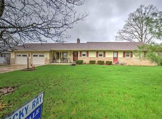 2381 S Lost Bridge Rd, Decatur, IL 62521