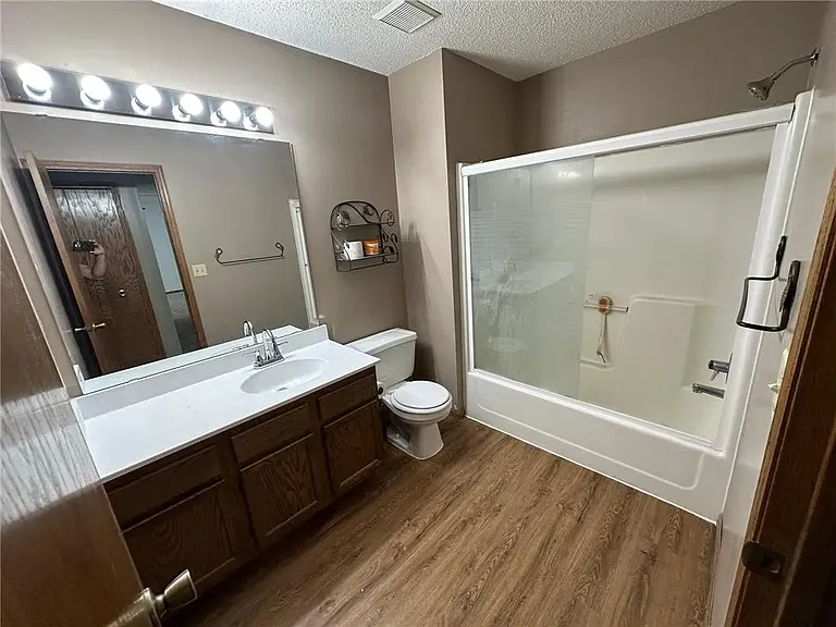 Full Bathroom Upstairs