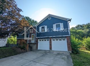 405 SE Onyx Cir, Lees Summit, MO 64063