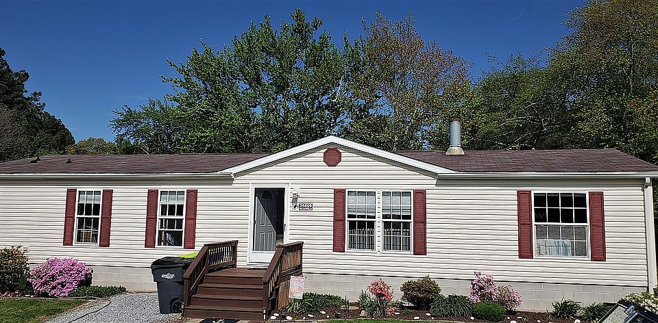 Colony Home 25889 Pear St