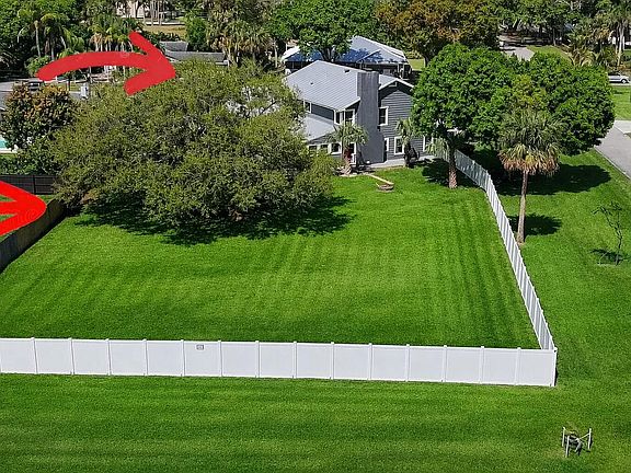 3rd image of 601 Dark Hammock Road