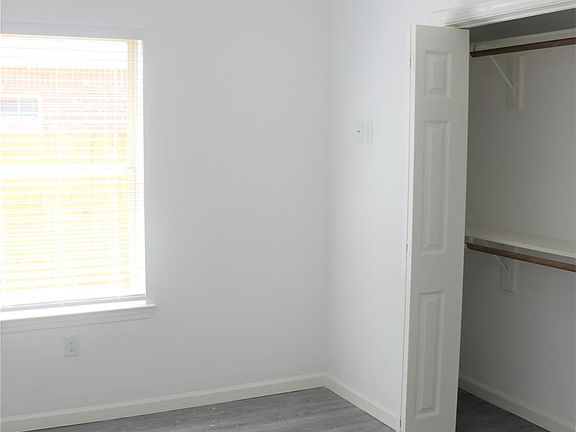 5th image of 309 Carlos Leal Dr