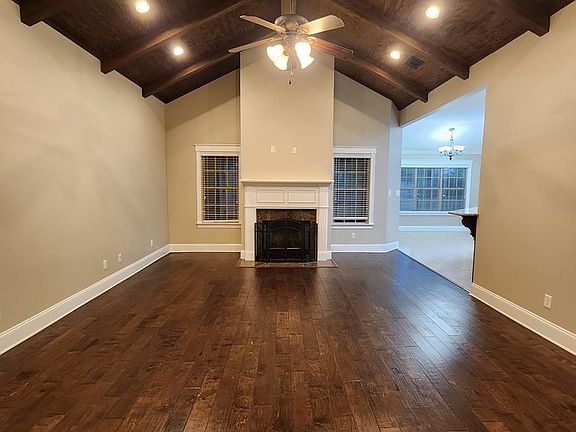 2nd image of 4371 Kenilworth Cir