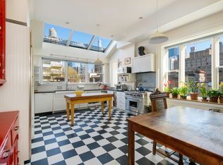 438 W 44th St #A, New York, NY 10036