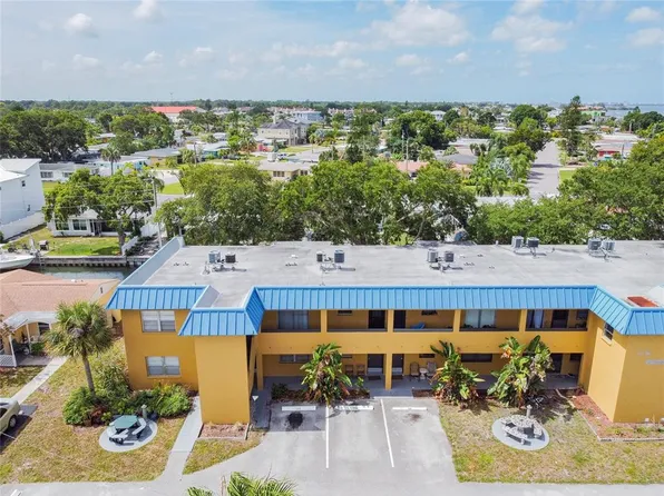 439 S Paula Dr S #202, Dunedin, FL 34698