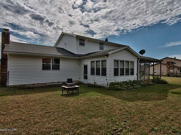 5th image of 202 Peacock Dr