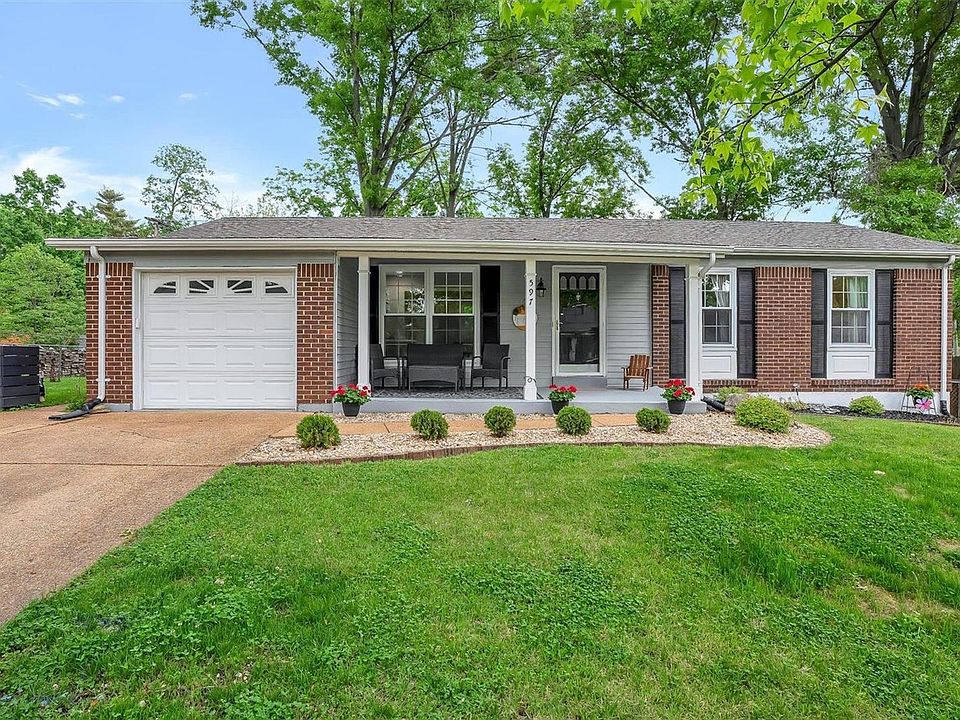 1st image of 597 Golfwood Dr