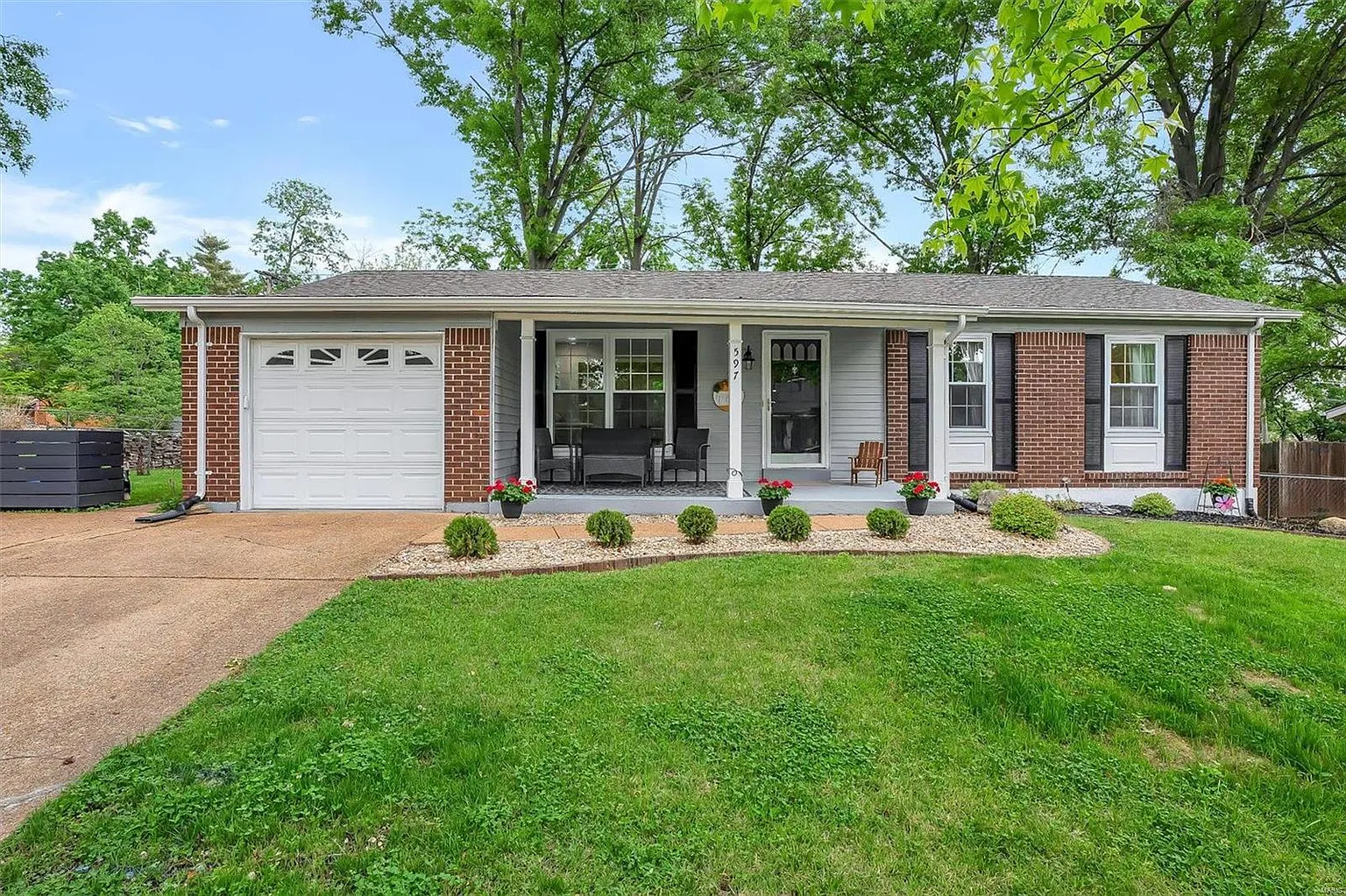 597 Golfwood Dr photo 1