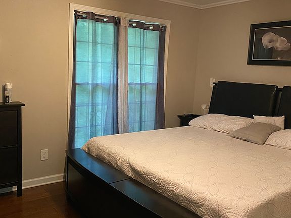 4th image of 707 Garden Walk Dr