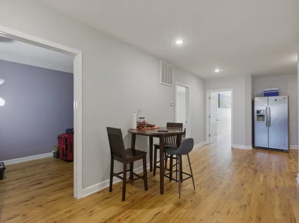 1050 N Milwaukee Ave, Chicago, IL