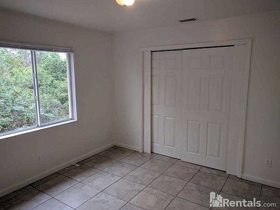 5th image of 409 Hull Ave S