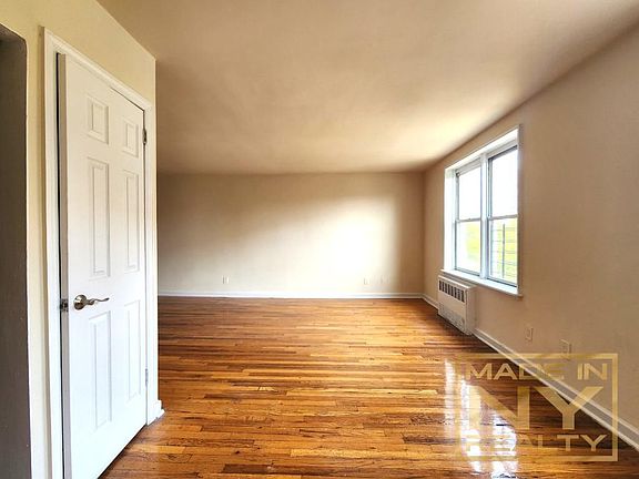 4th image of 13955 35th Ave APT 4G