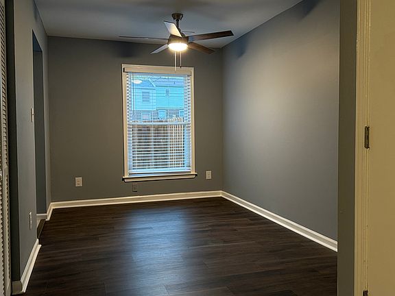 3rd image of 226 Hedgewood Ct
