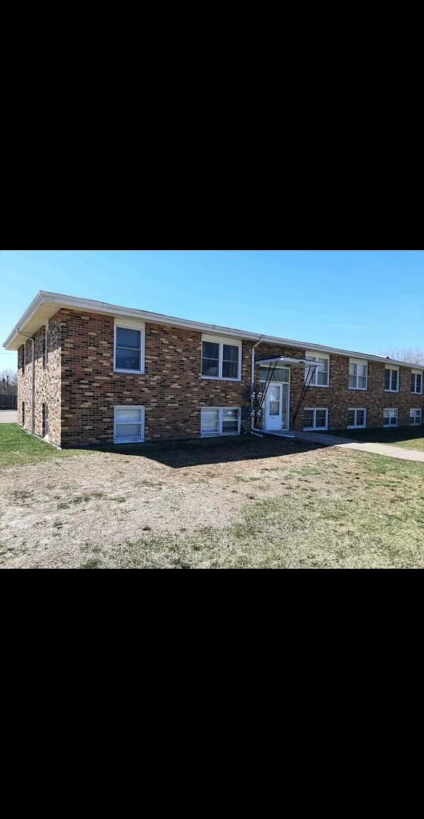2 bed, $1,000 — Photo 1