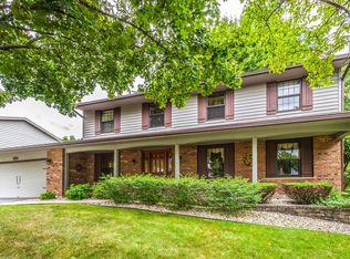 3830 Belleaire Dr, Downers Grove, IL 60515