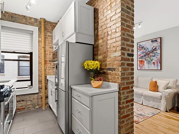 5th image of 321 E 12th St APT 10