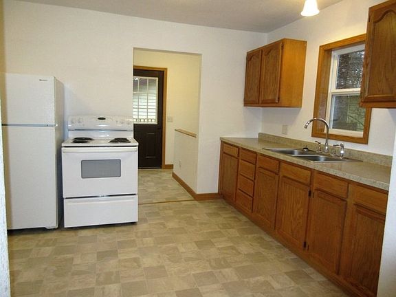 5th image of 1120 Cedar St