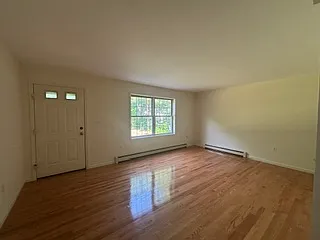 86 Maple St — Photo 2