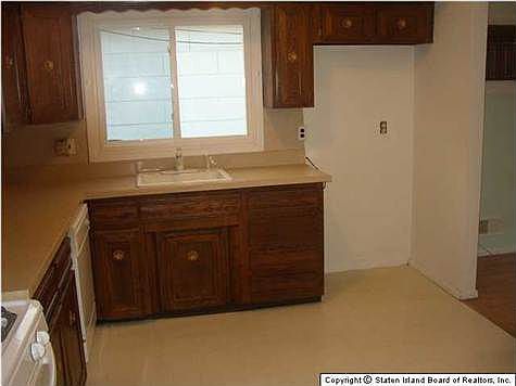 3rd image of 840 Huguenot Ave