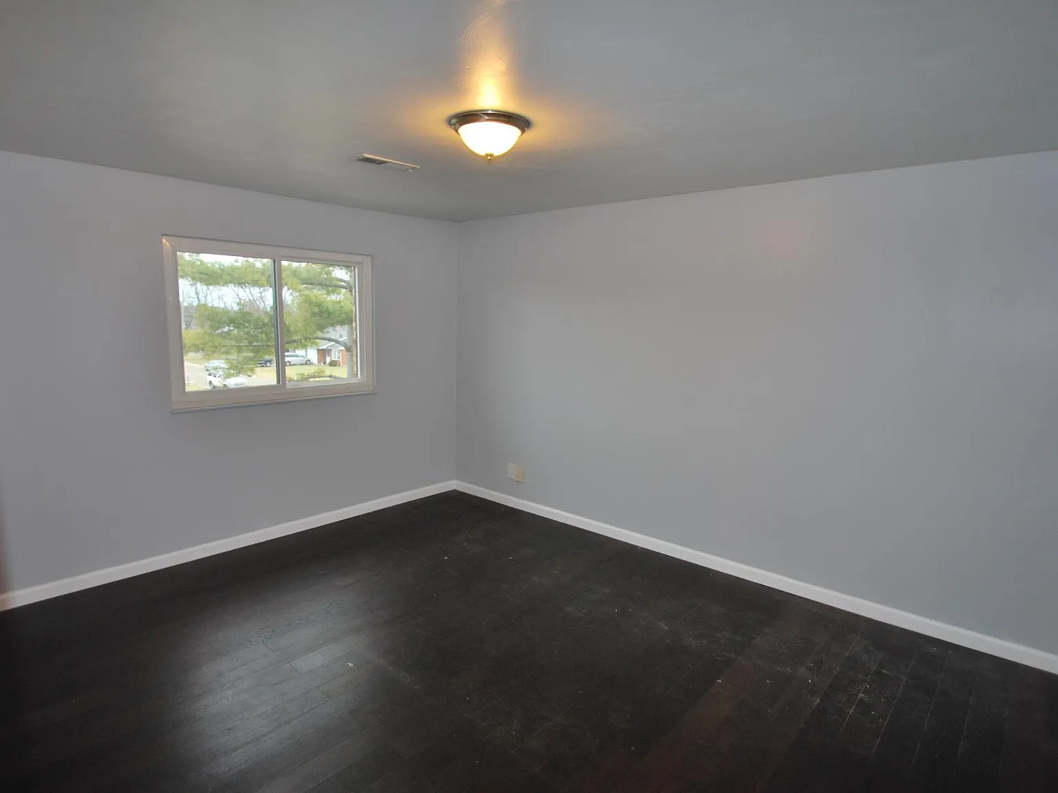 2 bed, 1.5 bath, 904 sqft, $1,225 — Photo 2