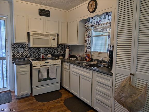 4th image of 16599 Glenn St