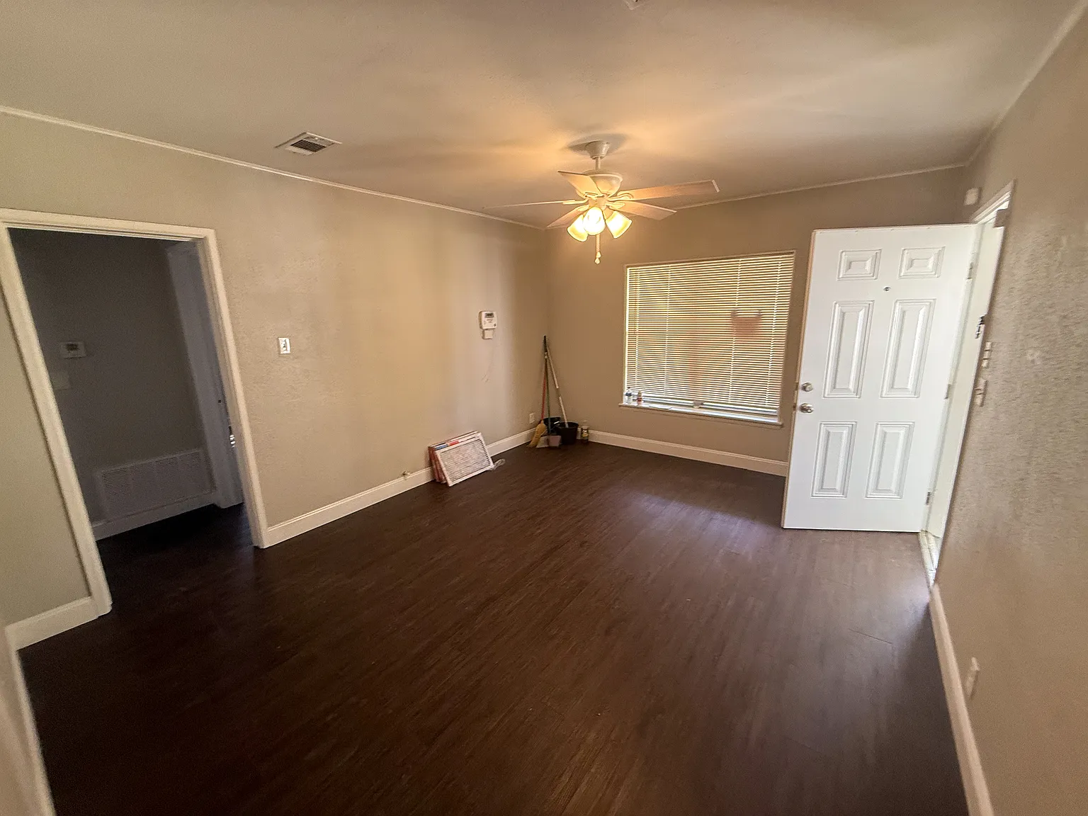 3 bed, 1.5 bath, 947 sqft, $1,150 — Photo 4