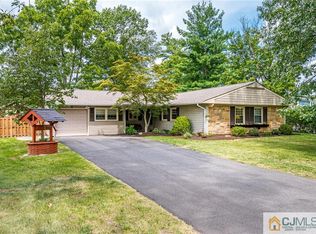 4 Evans Ct, Somerset, NJ 08873