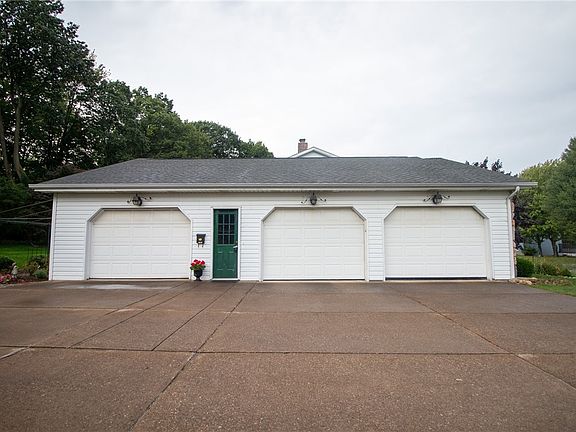 5th image of 4423 Holiday Dr
