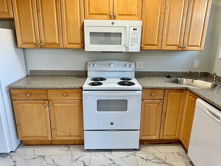 20 Huss Ct #404 — Photo 3