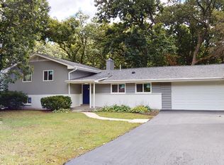 4 Bruce Cir S, Hawthorn Woods, IL 60047