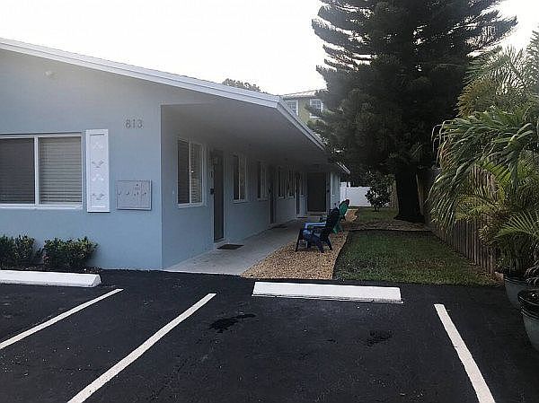 1st image of 813 NE 23rd Dr