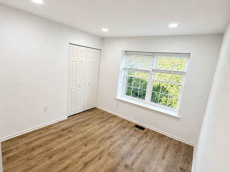 101 Laurel Cir — Photo 6