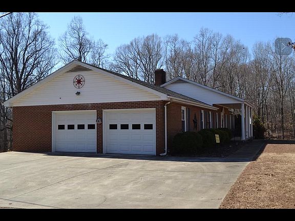 3rd image of 4015 Westover Dr